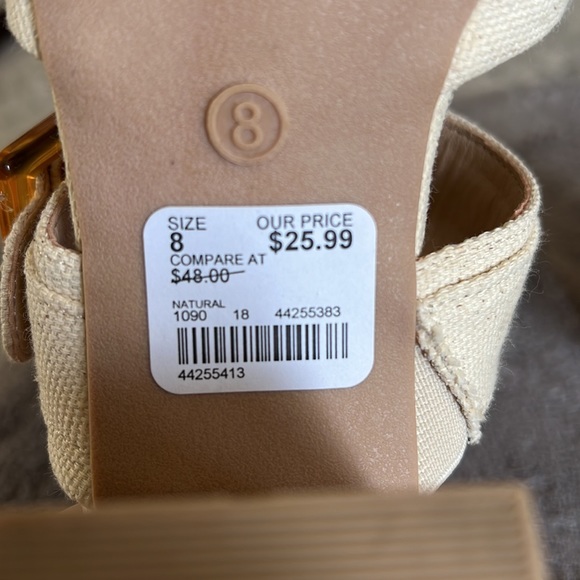 C Comfort (Size 8M) Sandals in Natural Color - Picture 4 of 4